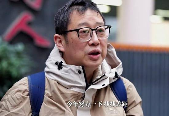 男子35岁成为老总，53岁攻读本科学位，55岁备战考研，坦言当下正是追逐梦想的年纪