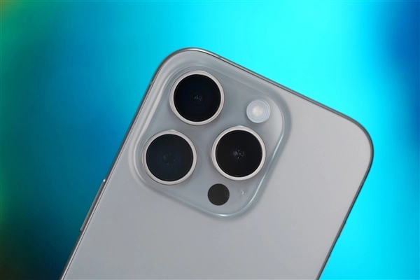 iPhone实况图常定格尴尬瞬间的现象引发广泛讨论苹果回应：系系统随机选取所致