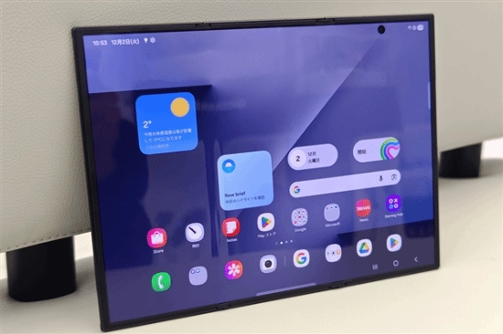 作为安卓首款三折叠屏机型，三星手机销量不足5万台无扩大销售规模的计划