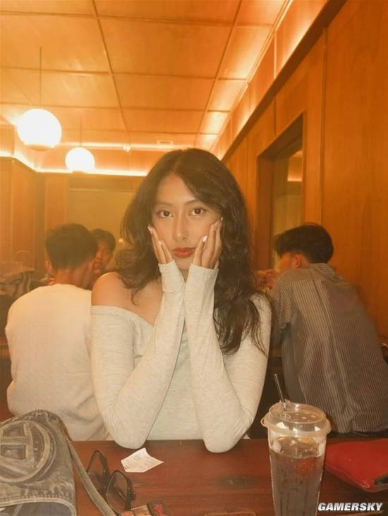 拥有黝黑肌肤与火辣身材的印尼刺青女孩gheckelfarshela
