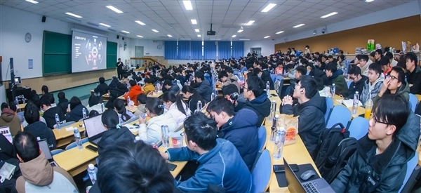 AMD春雨计划落地北京大学与北京交通大学全栈式AI解决方案助力AI学习创新实践