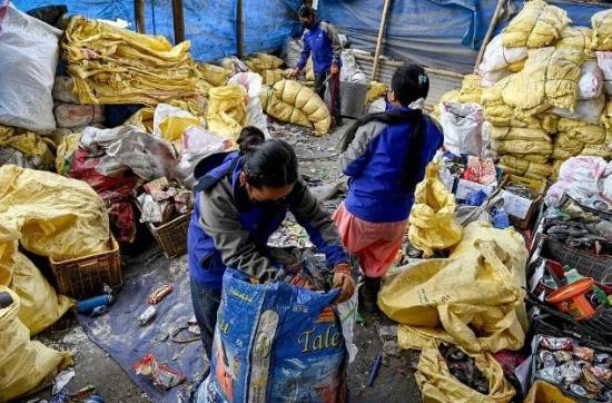 尼泊尔计划对珠峰登山者收取每人4000美元的垃圾清理费用