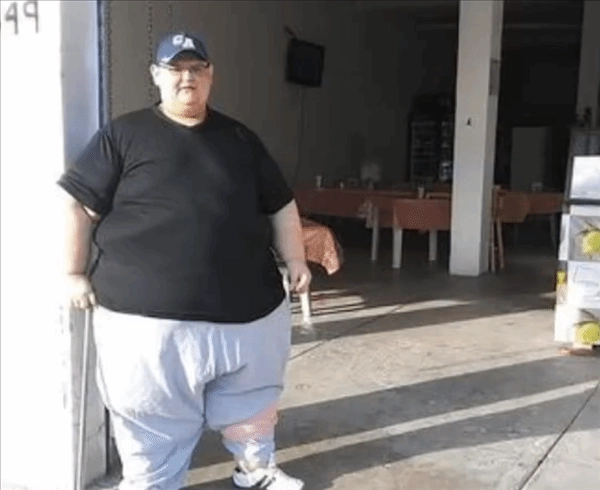 曾获“世界最胖之人”称号者因病离世，其体重峰值接近600公斤