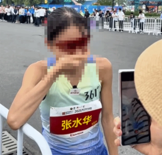 因不满领导不批准调休，曾获“最快女护士”称号的她选择辞职，没想到离职后30天内竟斩获20万奖金