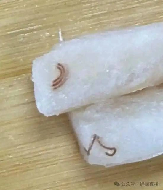 山姆鳕鱼片发现疑似寄生虫的血色异物官方回应：可退货退款