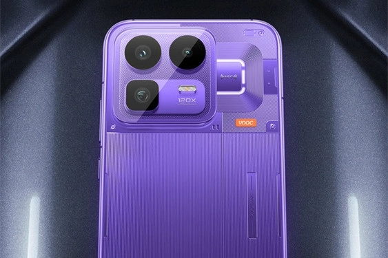 真我Neo8配备三星独家定制165Hz屏，屏幕素质对标苹果旗舰水准