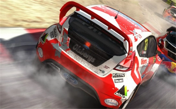 《尘埃拉力赛》里的多人拉力赛模式是可以免费下载的！