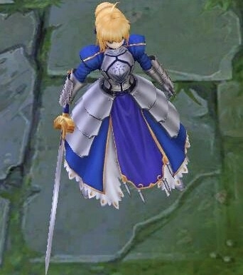 《300英雄》给吉尔伽美什换上新装扮！全新定制国际知名品牌