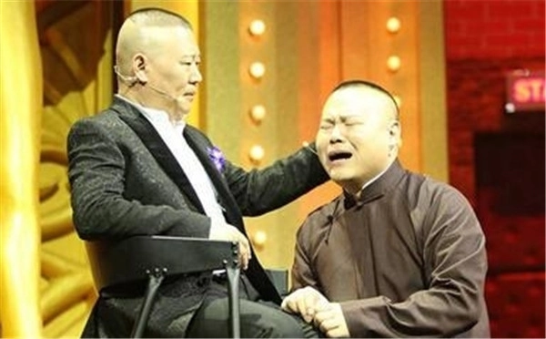 岳云鹏被于谦打哭后向郭德纲哭诉委屈
