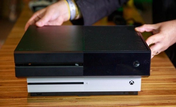 XboxOneS开箱视频它的纤薄程度到底如何?