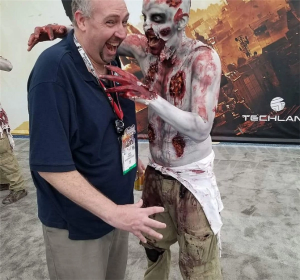 《消逝的光芒2》宣传投入大手笔超写实僵尸COS与巨型海报吸睛