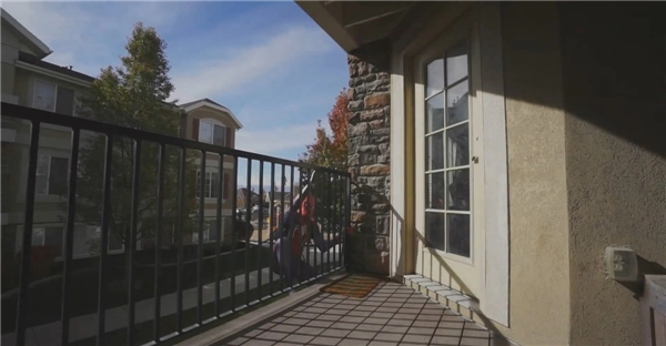 特技演员复刻《漫威蜘蛛侠》经典动作飞踢侧空翻帅炸全场