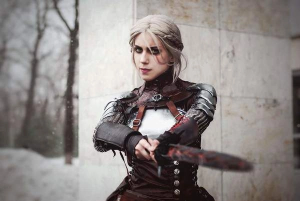 外国美女Cos《巫师3》希里娇俏性感福利满满