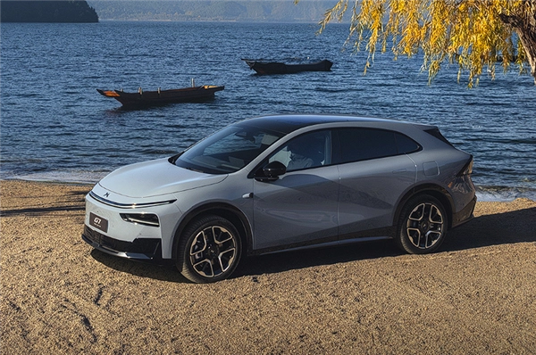 油电同价且最远续航达1704km，新款小鹏G7家族正式上市，起售价19.58万元