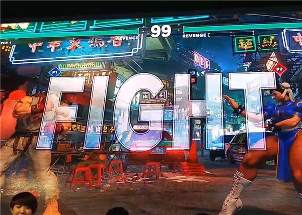 《街头霸王5》现场对战演示春丽用美腿回旋技制霸全场