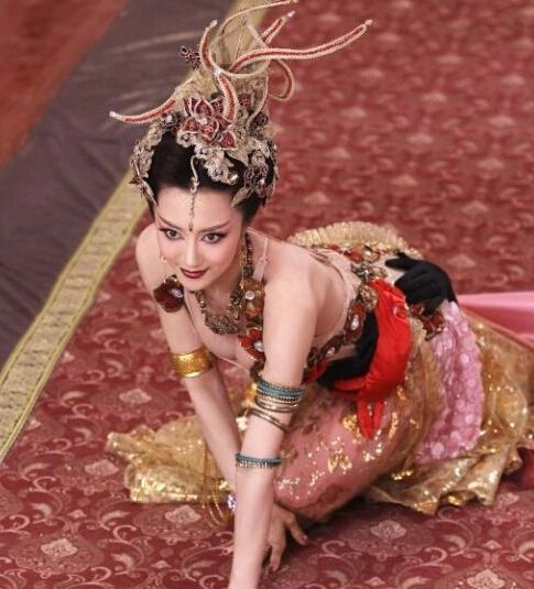 继《武媚娘》之后，又一部因“剪胸”引发热议的作品是《封神英雄》