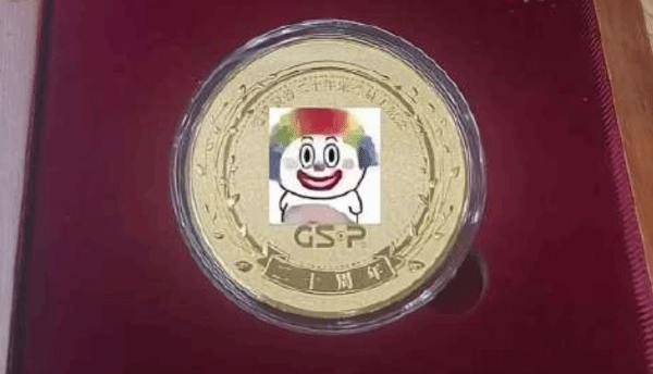 嘲笑同事的奖牌破旧不堪，结果发现那是62克纯金打造的，价值超过6万元。