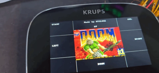 有屏幕就有游戏！硬核玩家魔改电压力锅，让经典初代《毁灭战士》在上面跑起来了