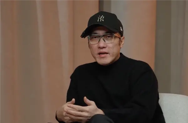 王自如就此前“看董明珠很幸福”的言论作出回应：直至今日，他依然坚定地持有这一观点