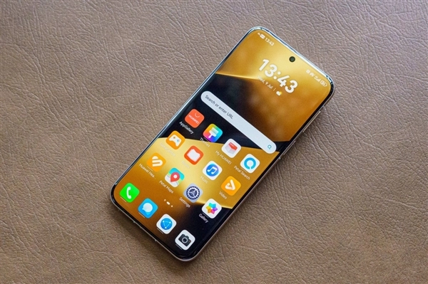 華為Pura 90 Ultra外觀賞析：大矩陣設(shè)計(jì) 辨識(shí)度直接拉滿