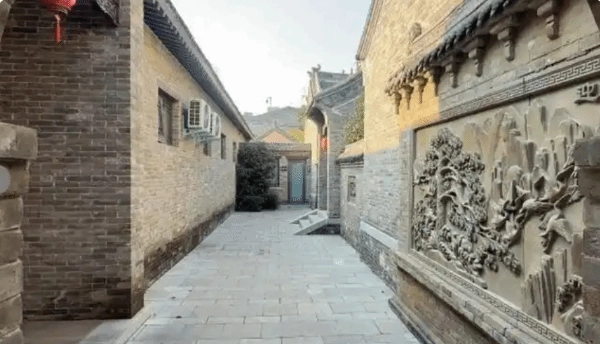 六百年历史古村落变身“竖店”影视基地，全村老少齐参与拍戏，连驴子一天的片酬都高达五百元