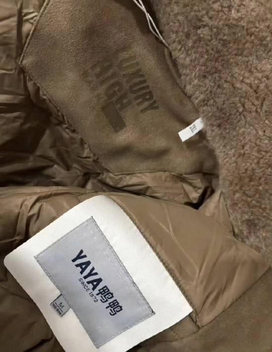 网购539元鸭鸭羽绒服出现“双标双码”？品牌回应称是设计元素