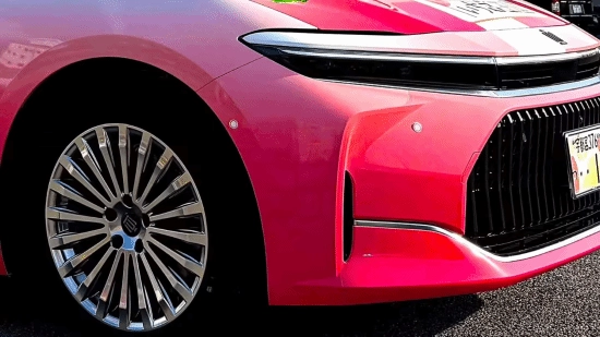 全球仅此一辆：丰田打造最“甜”皇冠Crown轿车正式登场