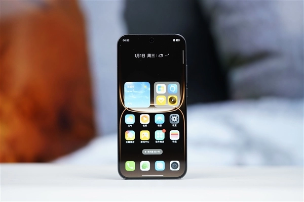 真我Neo8图赏：透明RGB光环加持，辨识度瞬间拉满