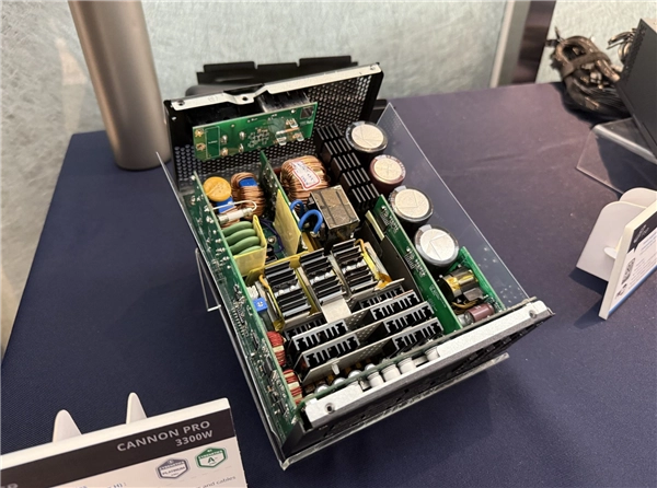 PC电源发展新动向：3300W大功率可支持6路显卡运行，内置48Wh电池应对突发断电