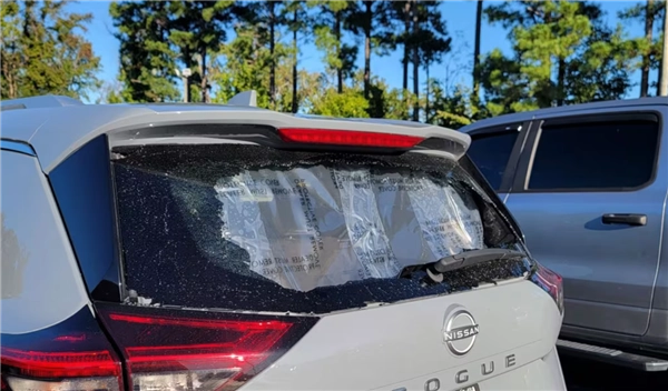 海外版奇骏后窗存在无故自爆问题！日产汽车在美国面临集体诉讼