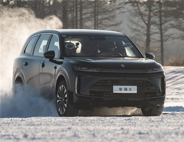 宝骏大六座SUV华境S实车曝光搭载问界M7同款舱内激光视觉系统