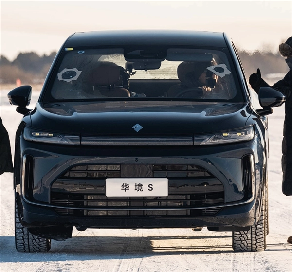 宝骏大六座SUV华境S实车曝光搭载问界M7同款舱内激光视觉系统