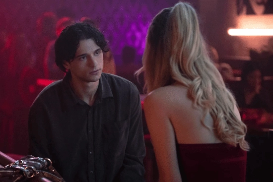 是心理病态的展现还是大尺度的游戏？这部新美剧尺度突破想象：女主主动寻求羞辱