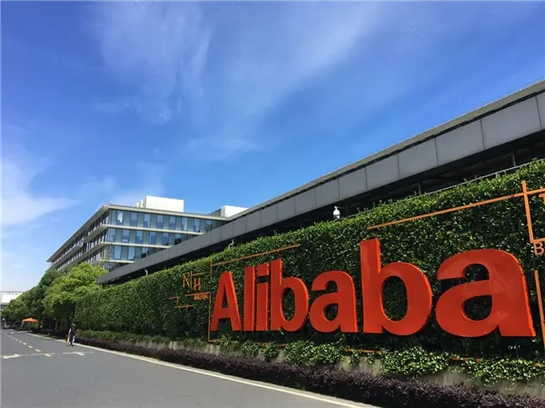 中国开源AI登顶全球！阿里千问的开源模型数量已超400个