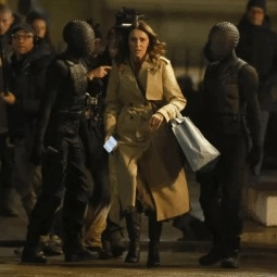 为《古墓丽影》劳拉配音的演员出现在真人剧片场啦！情怀直接拉满！