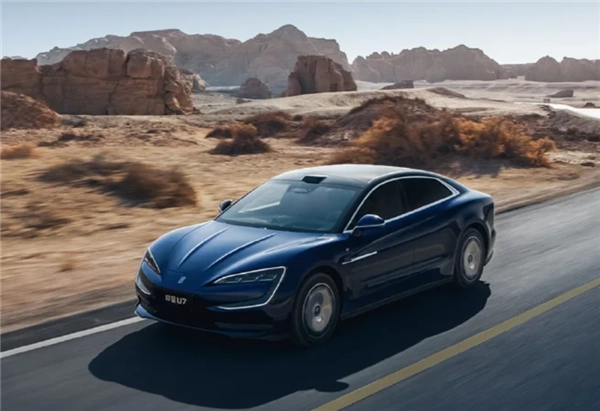 仰望U7迎来V2.0OTA升级，新增28项功能，包含高速紧急靠边停与安全带振动提醒