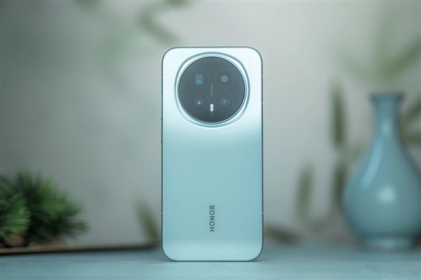 荣耀Magic9系列屏幕已完成打样工作：新增ProMax版本全系列均配备直屏