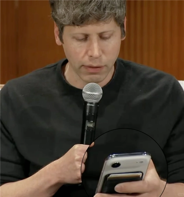 苹果降价2500元！OpenAI首席执行官晒出个人常用手机，坦言iPhoneAir十分酷炫