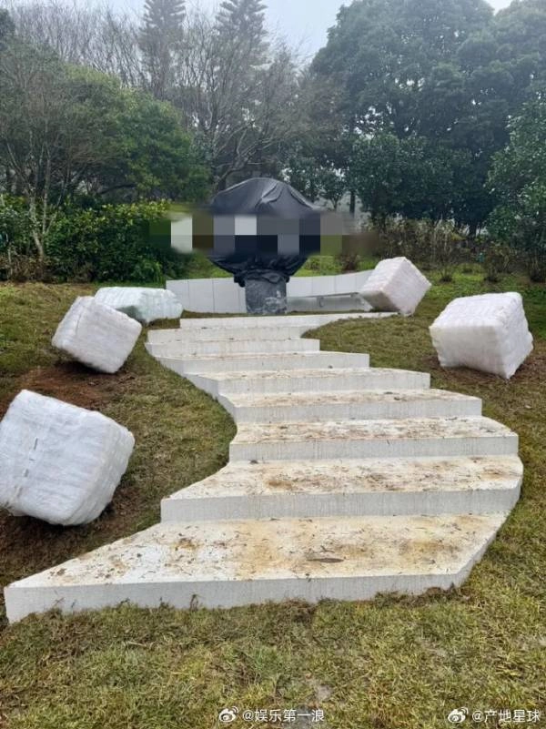 大S纪念雕像已竣工逝世周年之际揭幕：具俊晔亲自设计