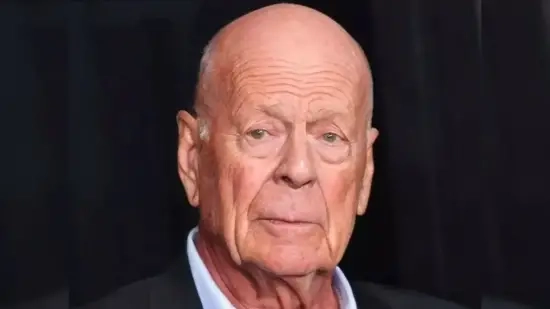 患上痴呆却毫无察觉！曾经的好莱坞硬汉布鲁斯·威利斯，如今的状况让人叹息不已