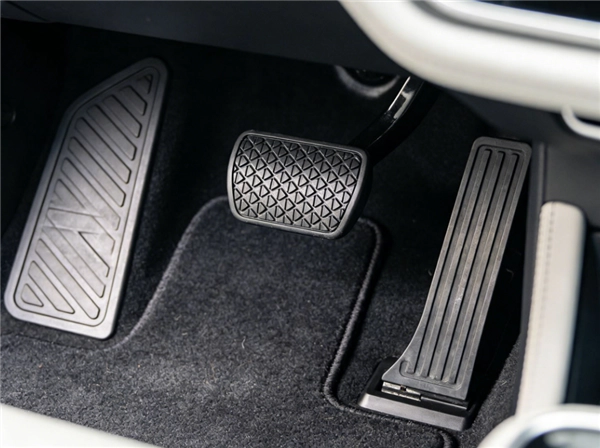 驾驶证逾期未换证期间发生车祸保险公司能否拒赔？法院给出判决