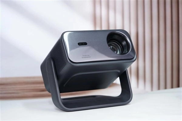 哈趣K3UltraMax投影仪：1300CVIA亮度与哈曼音响加持的图赏