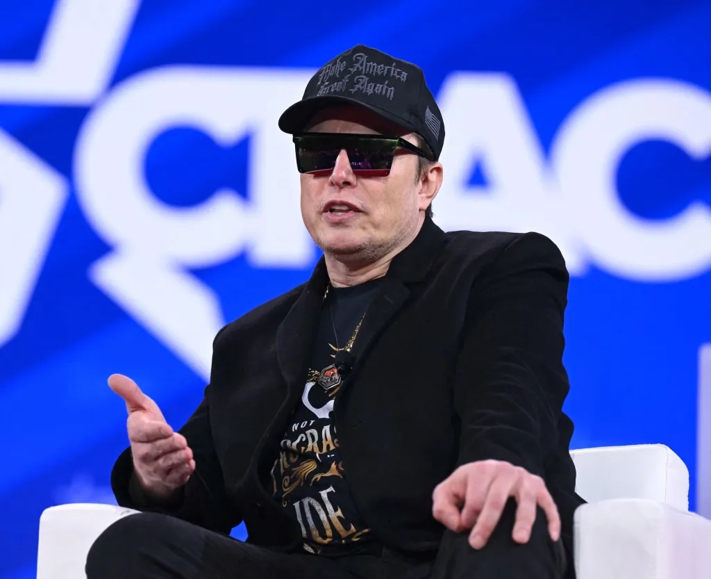埃隆·马斯克旗下的SpaceX、特斯拉与xAI三家公司目前正就合并事宜进行磋商