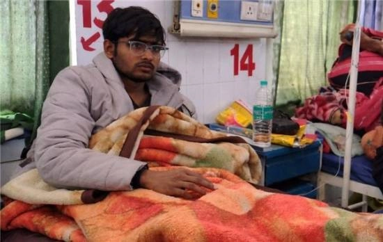 为获取医学院残疾人入学资格印度男子狠心砍断自身左脚