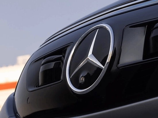 奔驰CEO明确拒绝将总部迁往美国，他表示奔驰的根基深植于德国