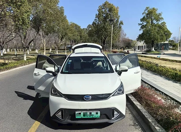 第一代新能源车主发声：吐槽换电池贵都是无稽之谈，有能耐就把电池开报废试试看