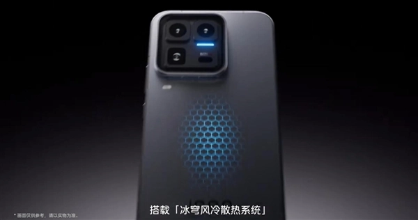 安卓阵营性能王者诞生！iQOO15Ultra安兔兔跑分超451万，创下历史新高