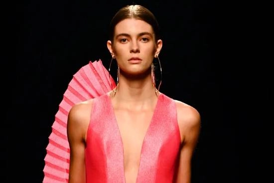 21岁国际超模家中身亡现场未发现暴力相关痕迹