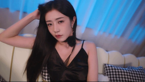 Steam平台迎来国产真人互动影游《女神的贴身男仆》，该作收获99%的好评，国区售价为36元