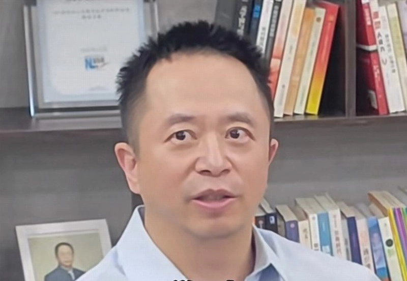 针对三六零布局AI眼镜一事，周鸿祎回应称：这产品的研发难度相当大。
